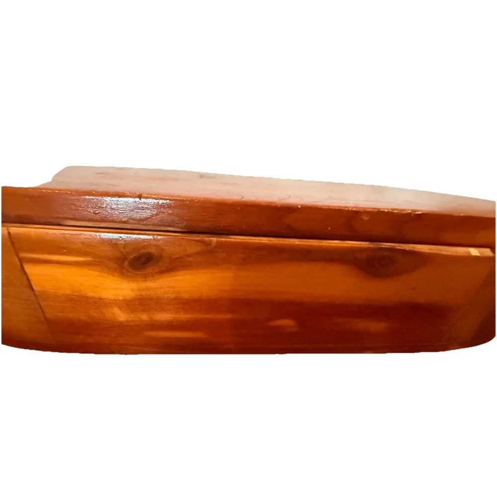 Vintage Oval Shaped Cedar Wood Box w Hinged Lid Jewelry Keepsake Trinket